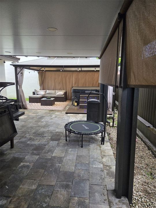 En Venta: $560,000 (3 camas, 2 baños, 1170 Pies cuadrados)