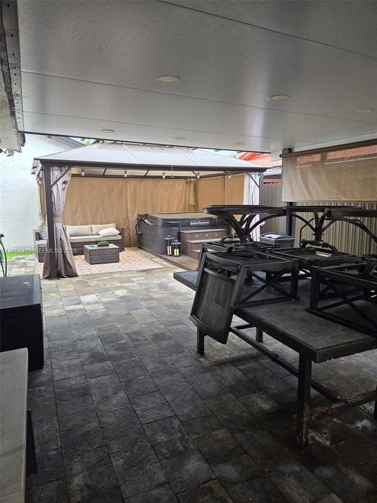 En Venta: $560,000 (3 camas, 2 baños, 1170 Pies cuadrados)