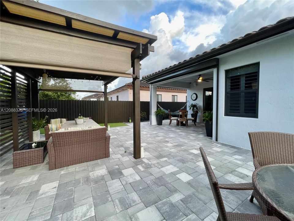 En Venta: $1,189,000 (3 camas, 3 baños, 2322 Pies cuadrados)