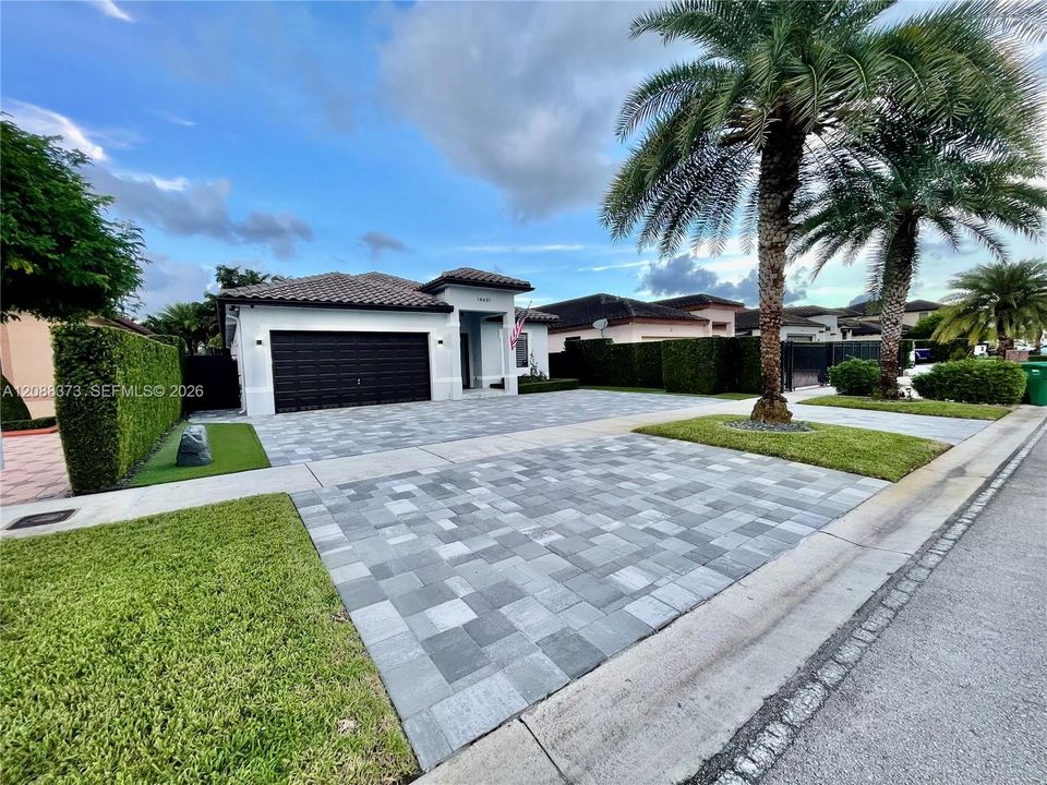 For Sale: $1,189,000 (3 beds, 3 baths, 2322 Square Feet)