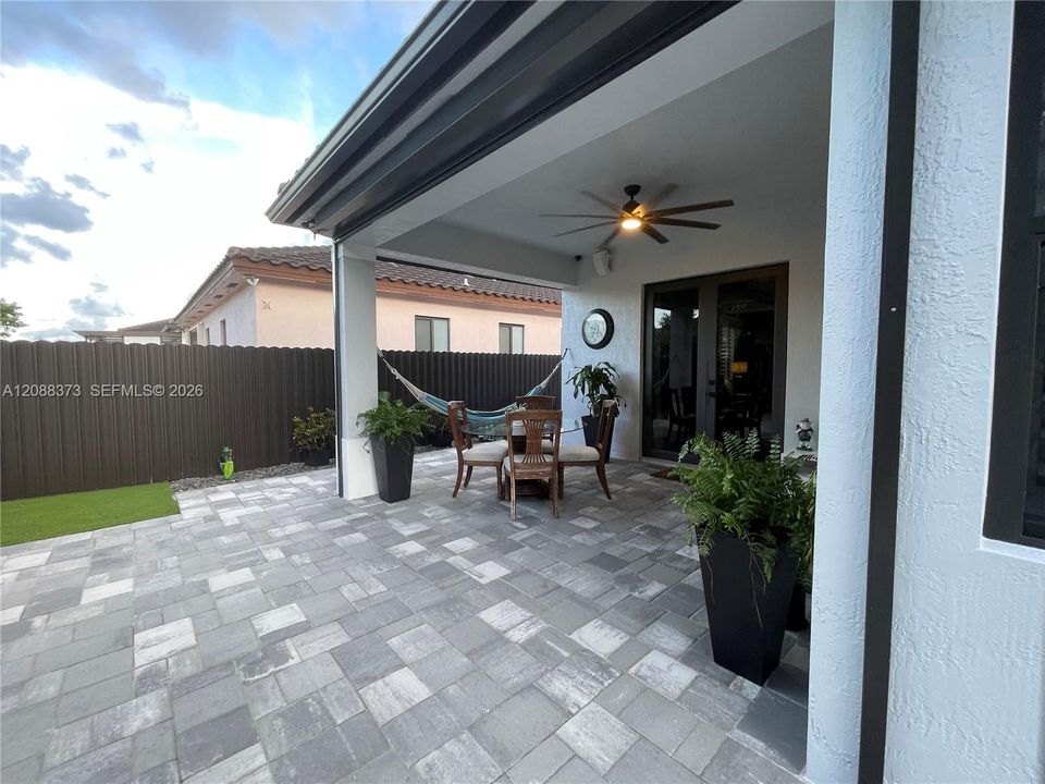 En Venta: $1,189,000 (3 camas, 3 baños, 2322 Pies cuadrados)