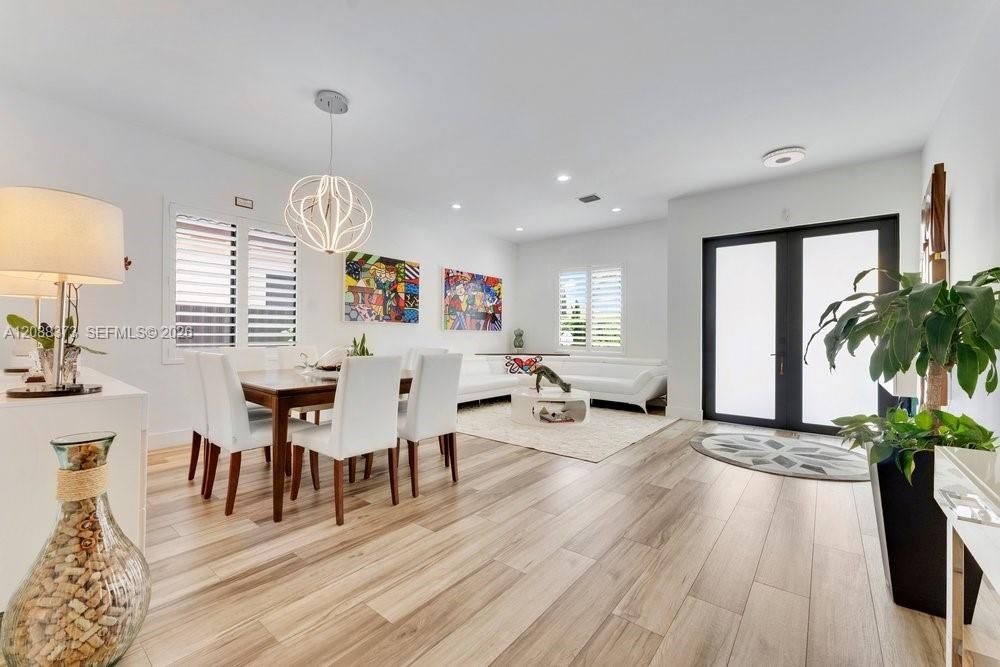 En Venta: $1,189,000 (3 camas, 3 baños, 2322 Pies cuadrados)
