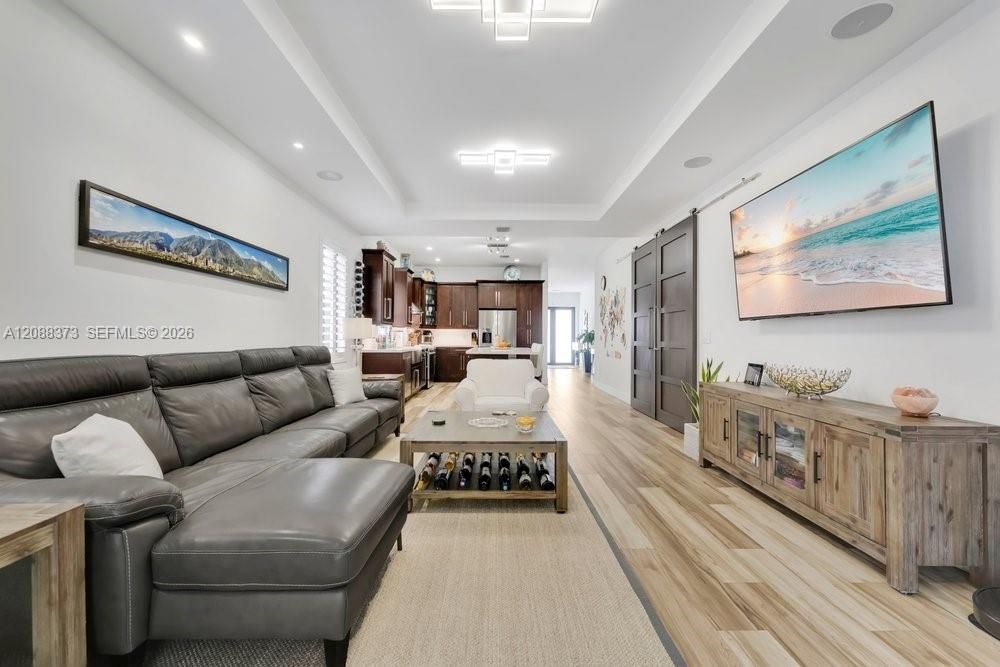 En Venta: $1,189,000 (3 camas, 3 baños, 2322 Pies cuadrados)