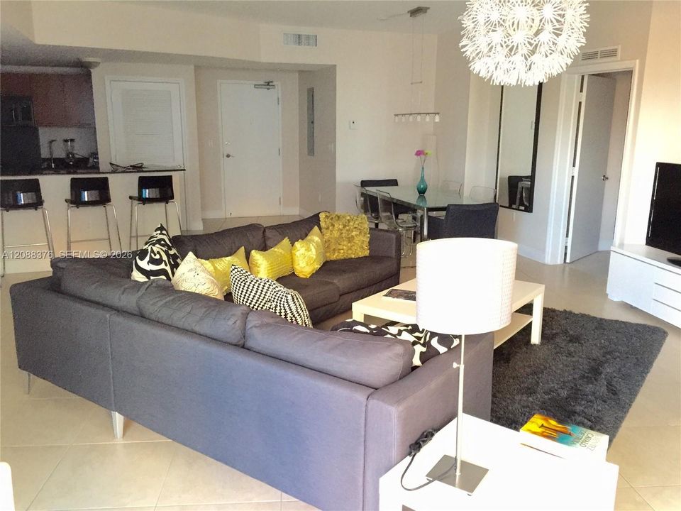 For Rent: $3,350 (2 beds, 2 baths, 1210 Square Feet)