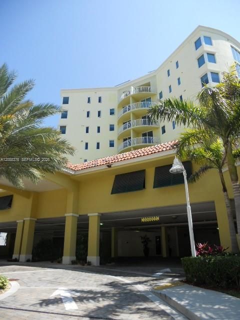 For Rent: $3,350 (2 beds, 2 baths, 1210 Square Feet)
