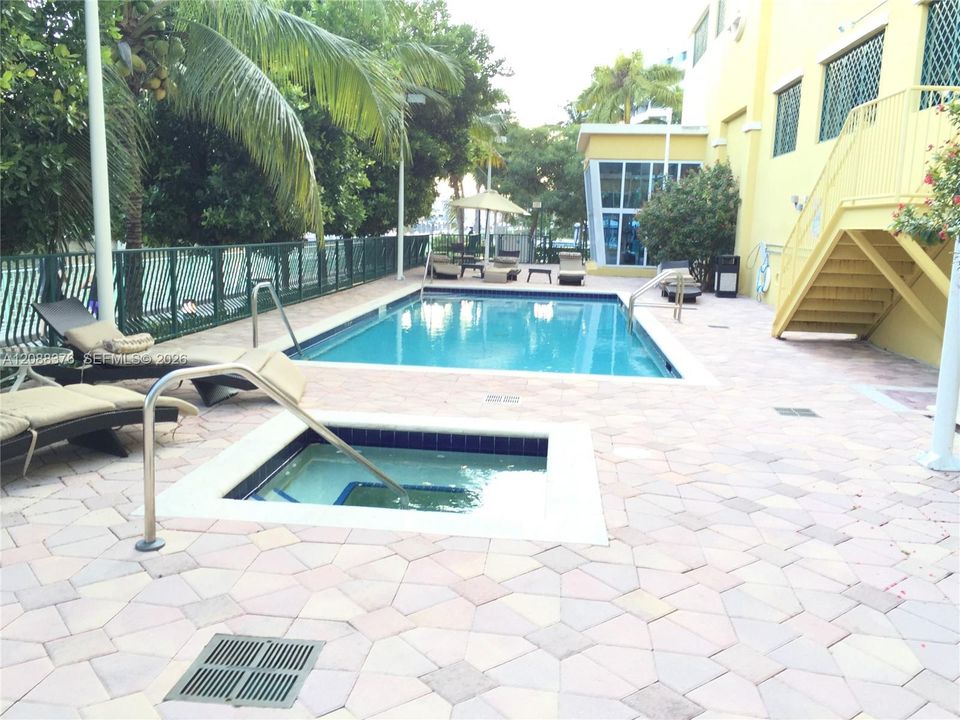 For Rent: $3,350 (2 beds, 2 baths, 1210 Square Feet)