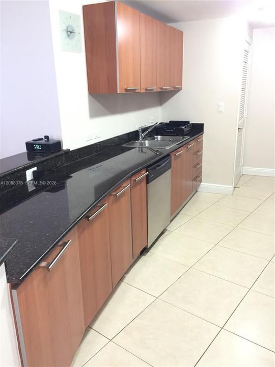 For Rent: $3,350 (2 beds, 2 baths, 1210 Square Feet)