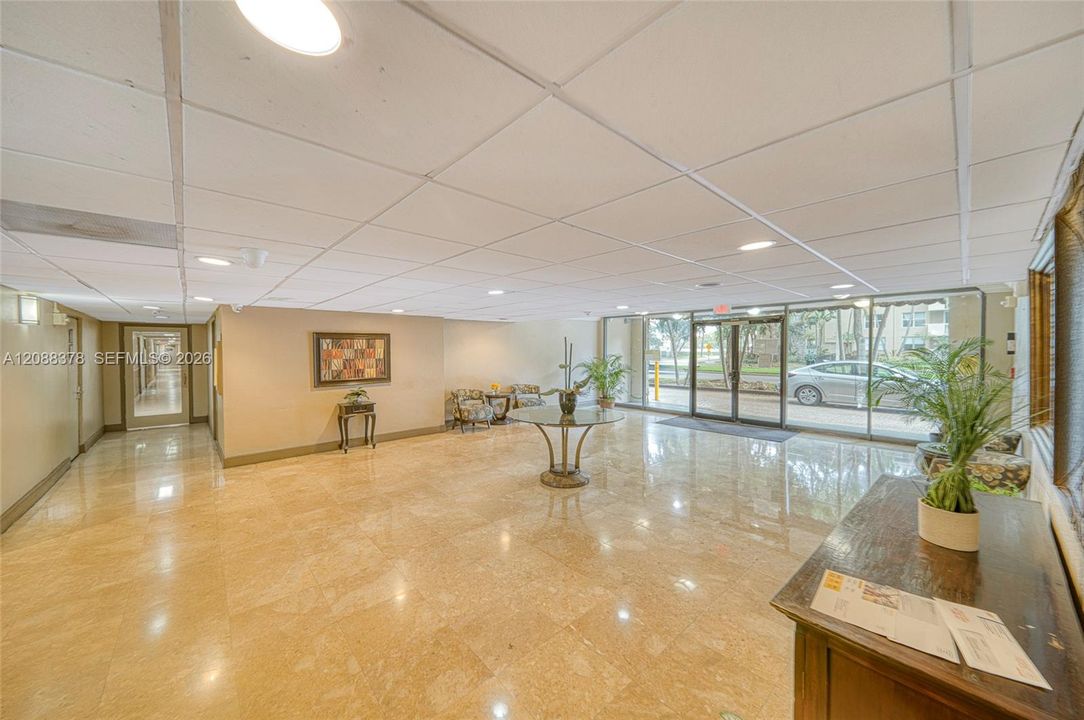 For Sale: $199,000 (1 beds, 1 baths, 673 Square Feet)