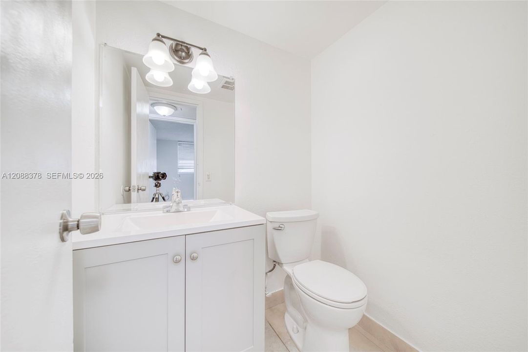 For Sale: $199,000 (1 beds, 1 baths, 673 Square Feet)