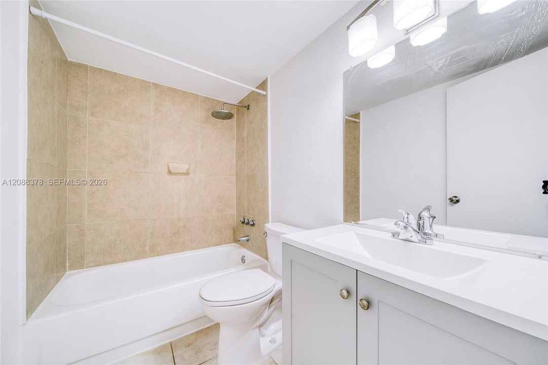 For Sale: $199,000 (1 beds, 1 baths, 673 Square Feet)