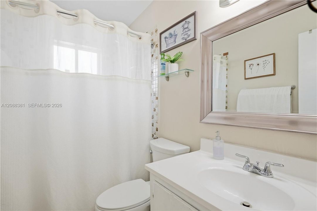 На продажу: $289,900 (3 спален, 2 ванн, 1040 Квадратных фут)