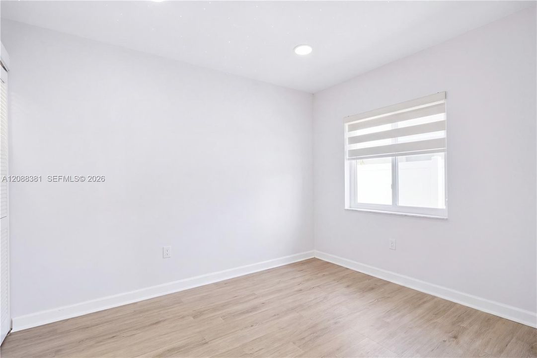 На продажу: $289,900 (3 спален, 2 ванн, 1040 Квадратных фут)
