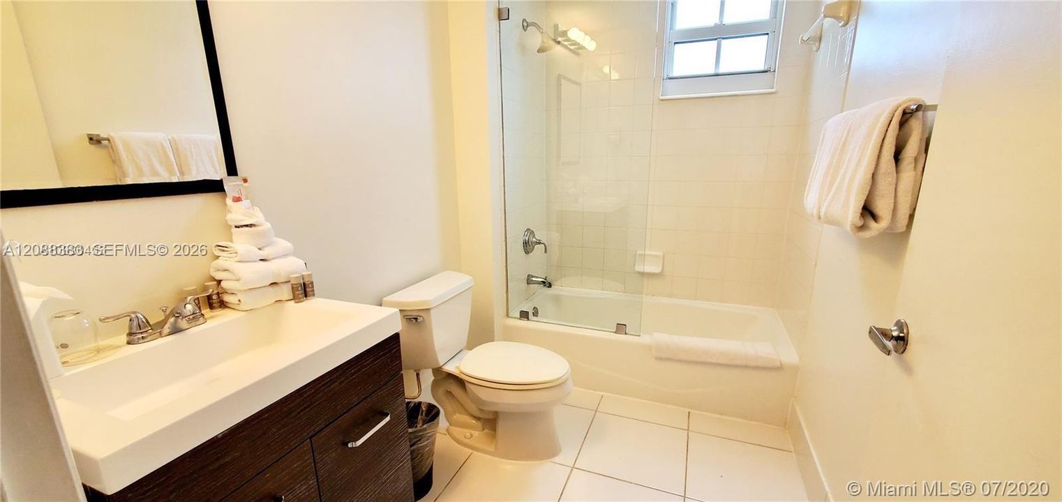 В аренду: $3,600 (2 спален, 2 ванн, 950 Квадратных фут)