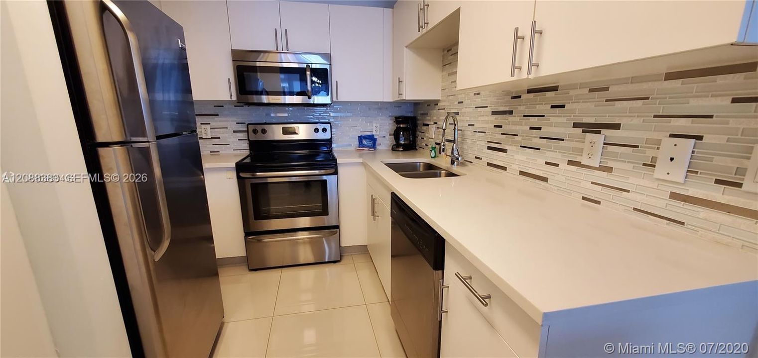 В аренду: $3,600 (2 спален, 2 ванн, 950 Квадратных фут)