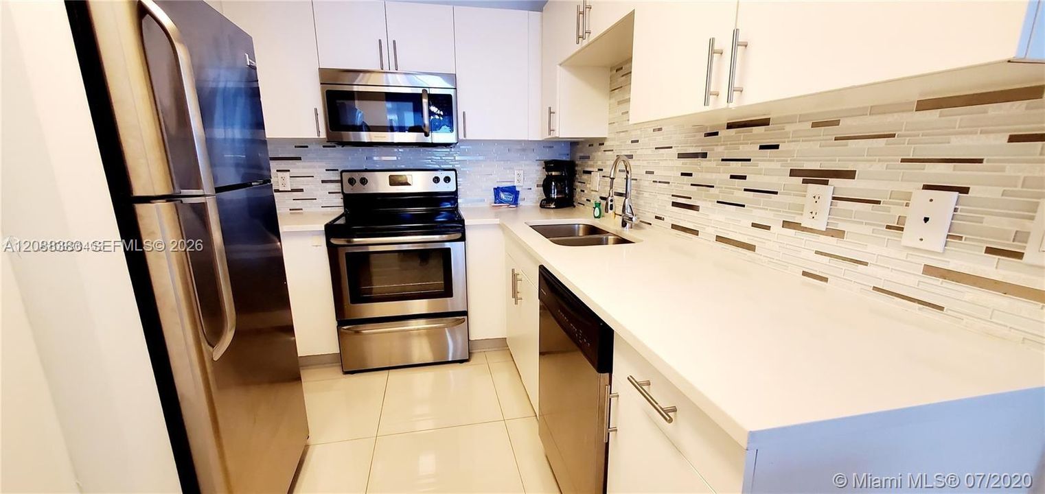 В аренду: $3,600 (2 спален, 2 ванн, 950 Квадратных фут)