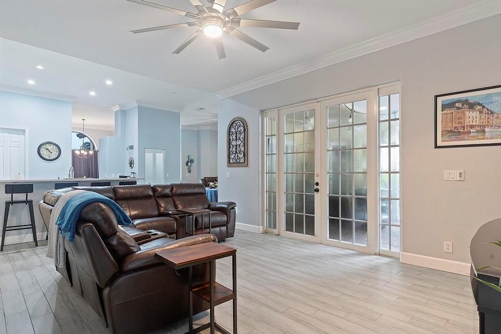 5734 NW 50th Dr - - 570