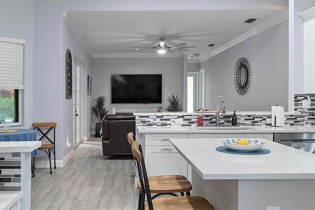 5734 NW 50th Dr - - 564