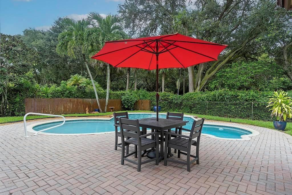 5734 NW 50th Dr - - 590