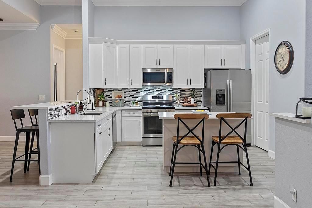5734 NW 50th Dr - - 559