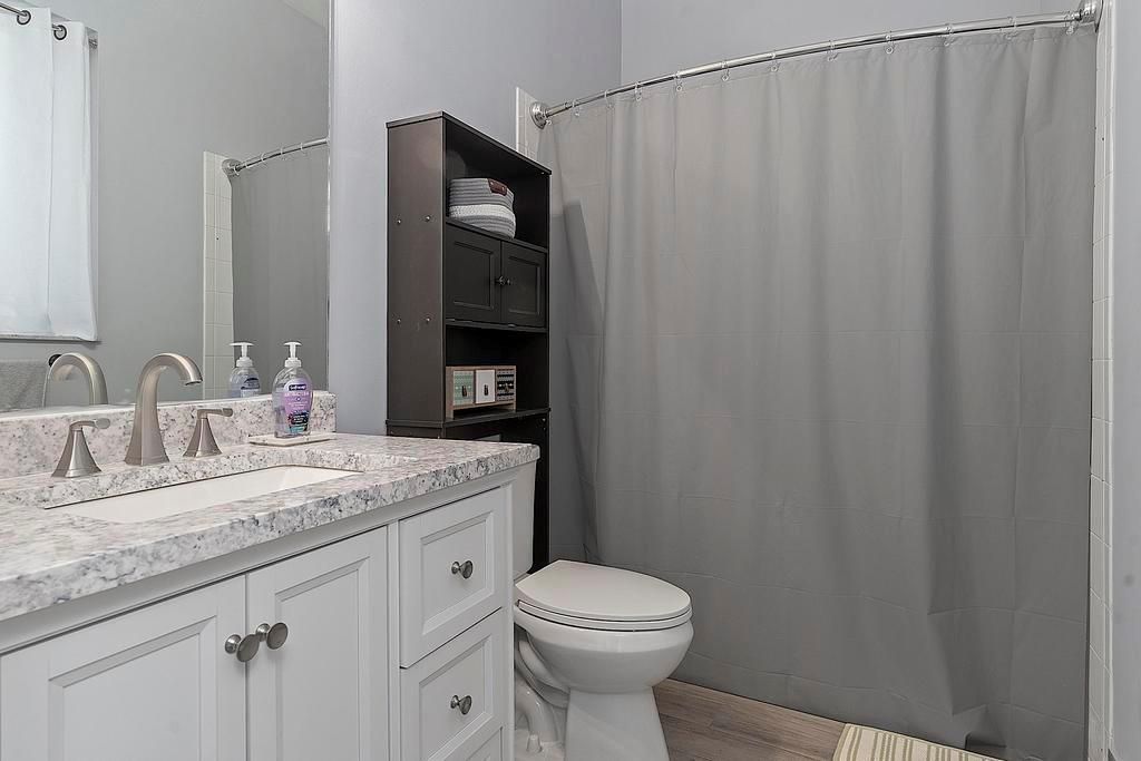 5734 NW 50th Dr - - 571