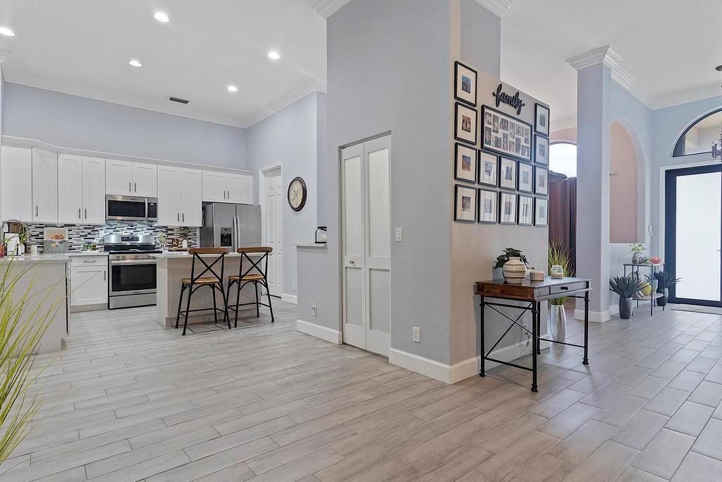 5734 NW 50th Dr - - 557