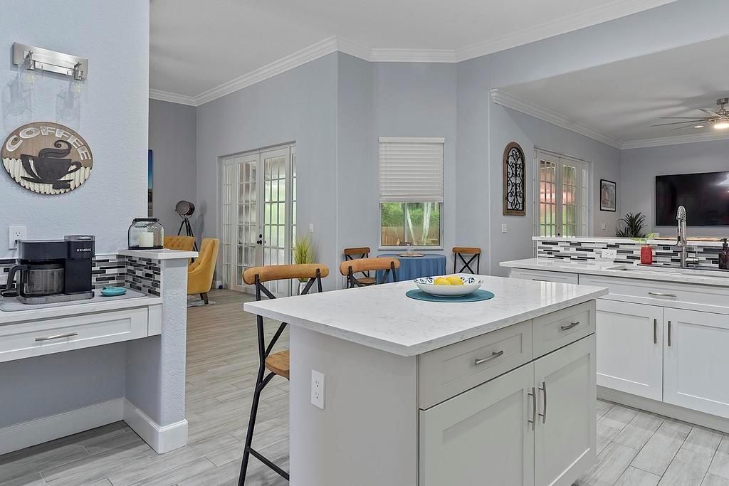 5734 NW 50th Dr - - 565