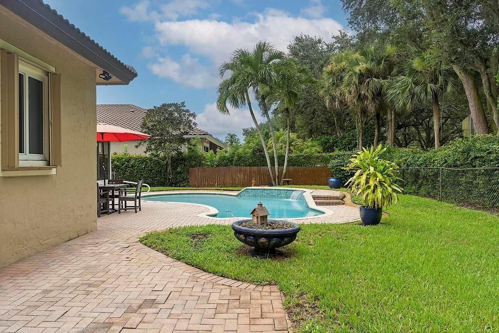 5734 NW 50th Dr - - 595