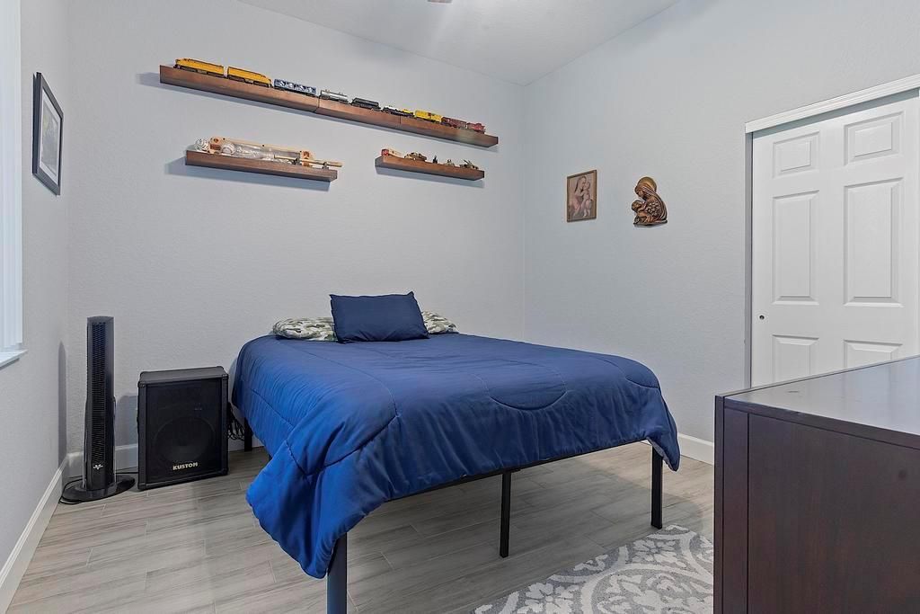 5734 NW 50th Dr - - 578