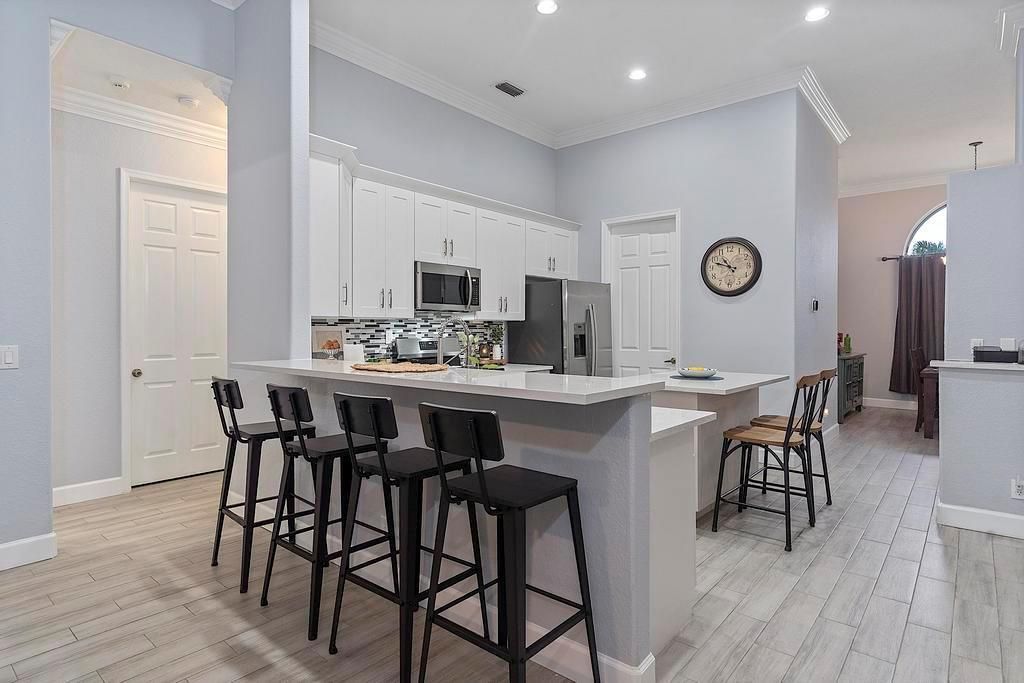 5734 NW 50th Dr - - 568