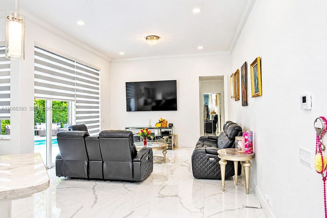 En Venta: $1,249,000 (4 camas, 3 baños, 2740 Pies cuadrados)
