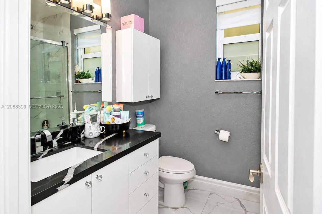 En Venta: $1,249,000 (4 camas, 3 baños, 2740 Pies cuadrados)