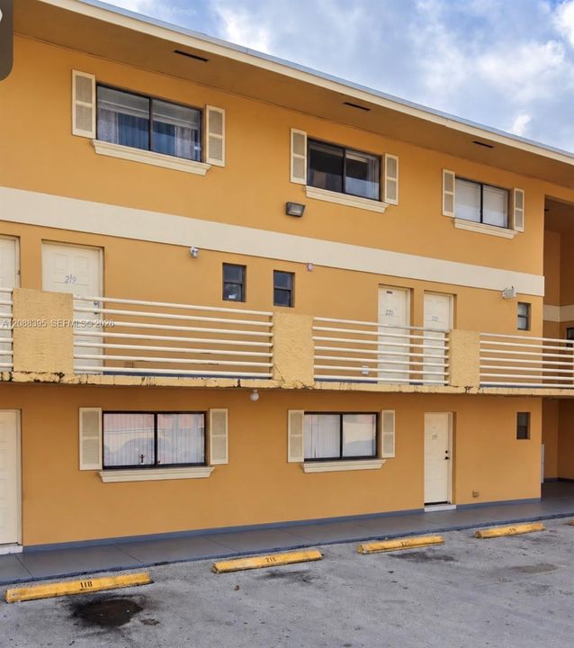For Rent: $2,300 (2 beds, 1 baths, 1025 Square Feet)