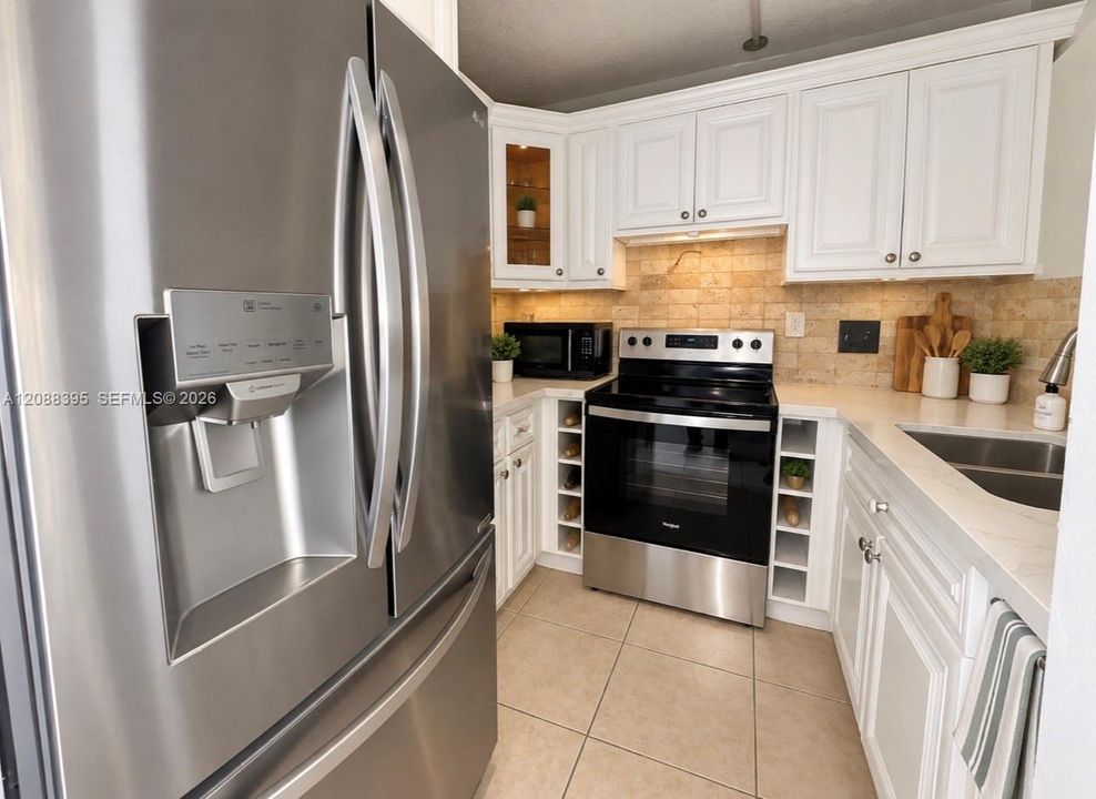 For Rent: $2,300 (2 beds, 1 baths, 1025 Square Feet)