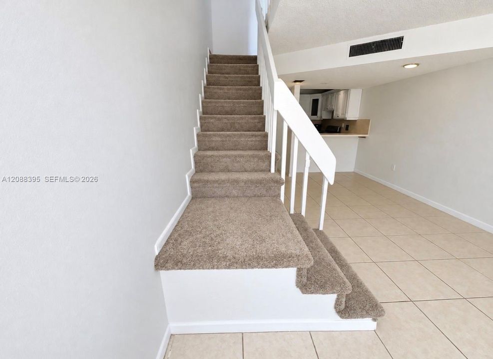 For Rent: $2,300 (2 beds, 1 baths, 1025 Square Feet)