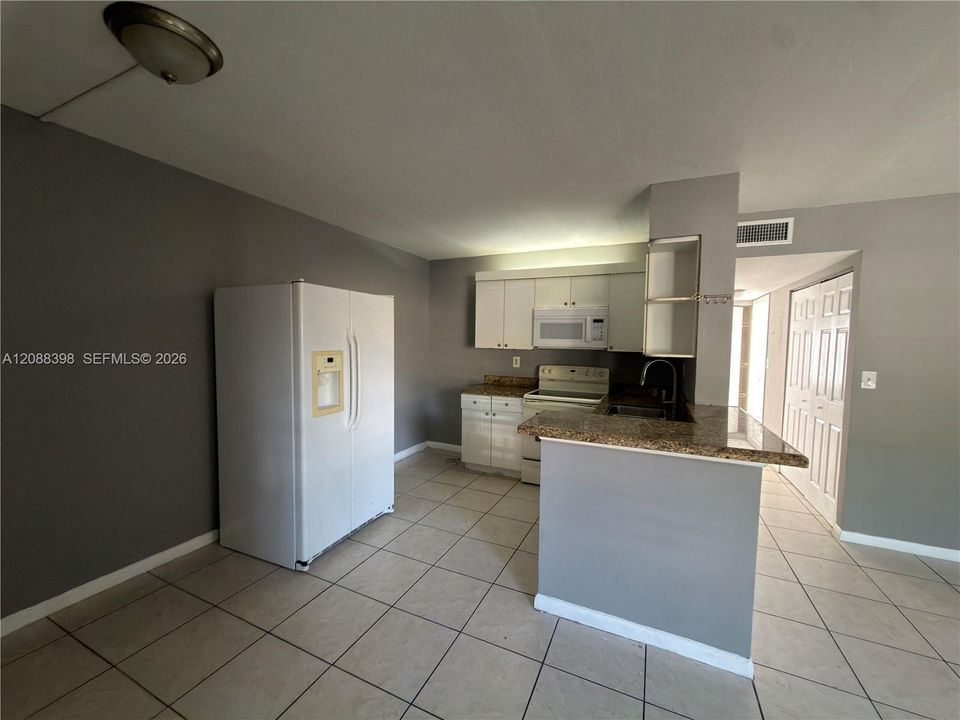 В аренду: $1,750 (2 спален, 2 ванн, 835 Квадратных фут)
