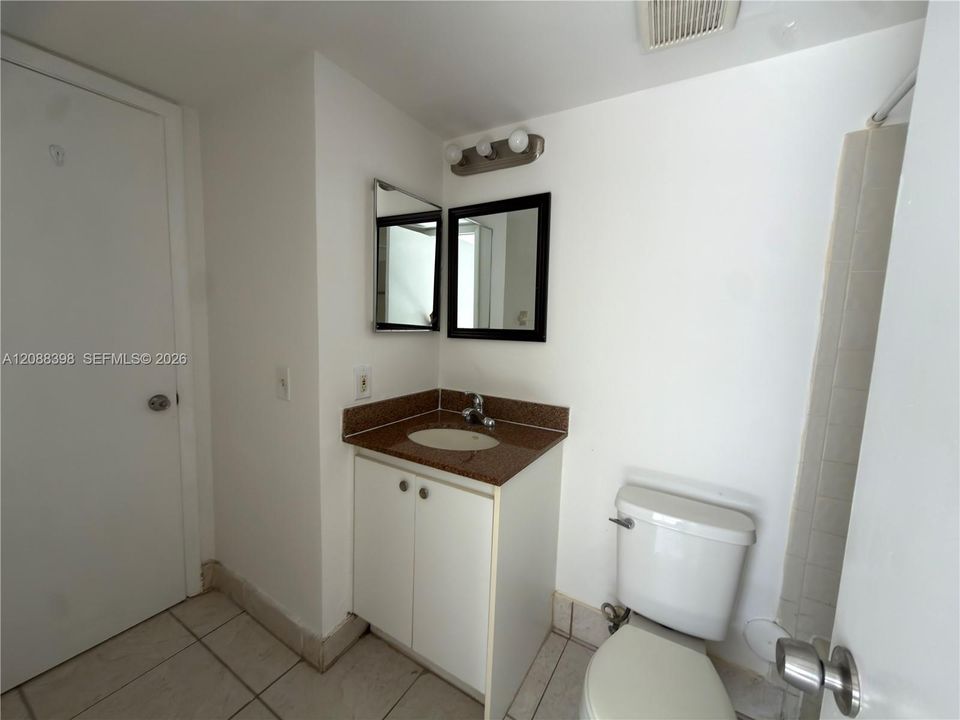 В аренду: $1,750 (2 спален, 2 ванн, 835 Квадратных фут)