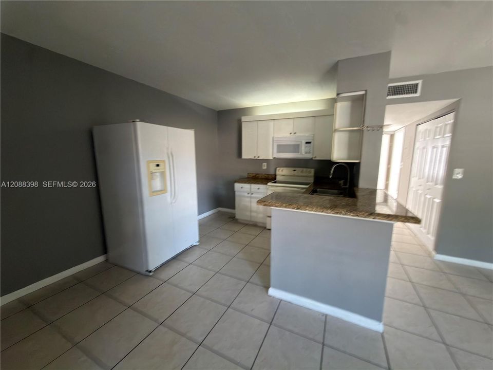 В аренду: $1,750 (2 спален, 2 ванн, 835 Квадратных фут)