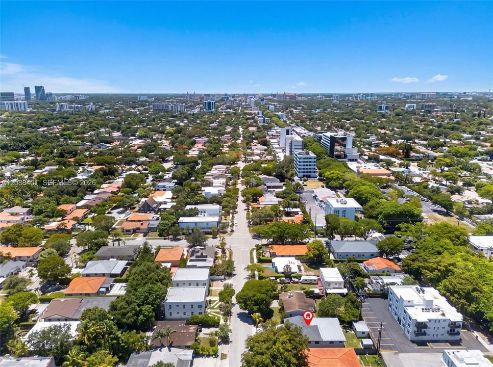 En Venta: $1,150,000 (4 camas, 2 baños, 1965 Pies cuadrados)