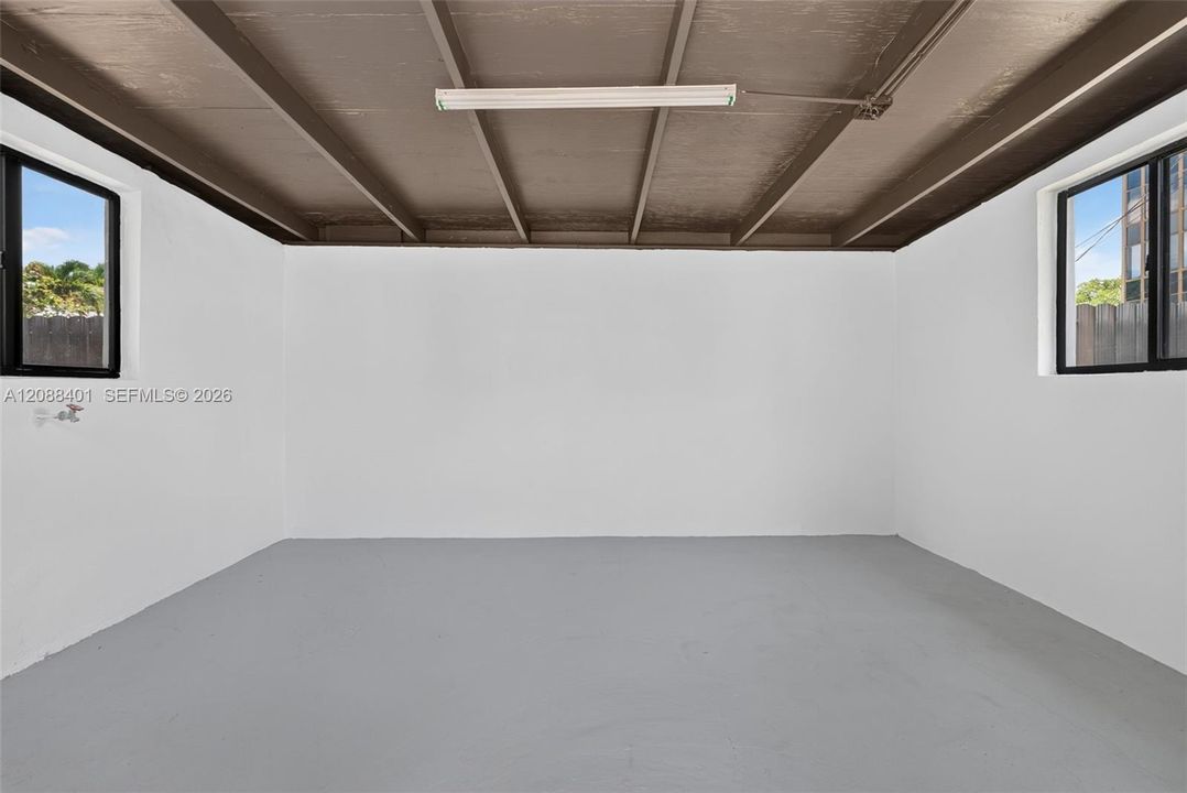 En Venta: $1,150,000 (4 camas, 2 baños, 1965 Pies cuadrados)