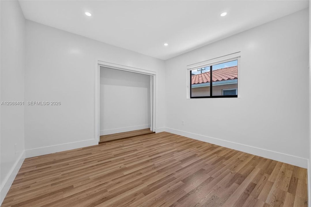 En Venta: $1,150,000 (4 camas, 2 baños, 1965 Pies cuadrados)
