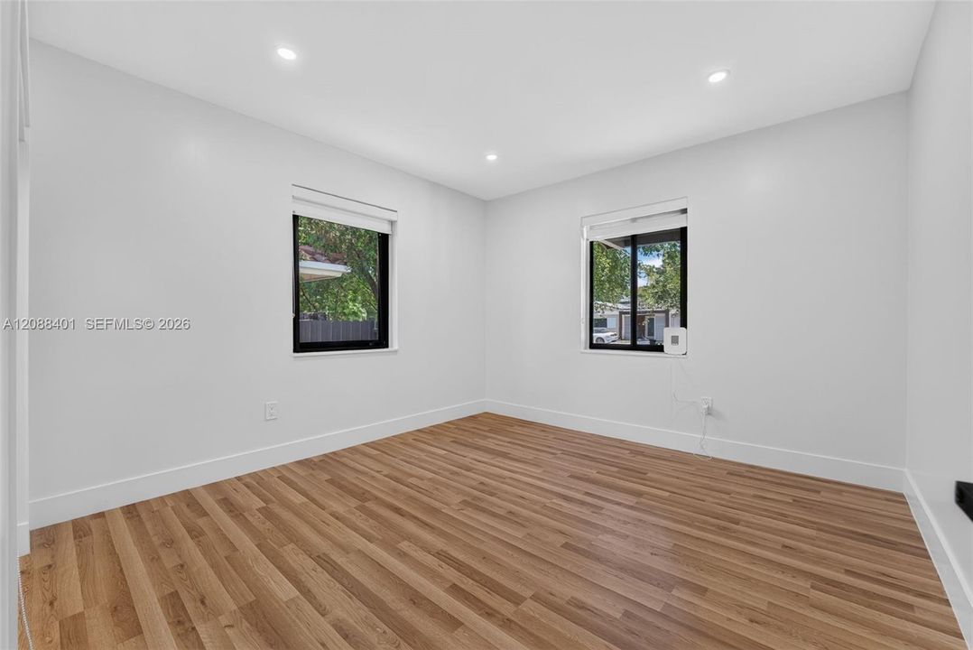 En Venta: $1,150,000 (4 camas, 2 baños, 1965 Pies cuadrados)