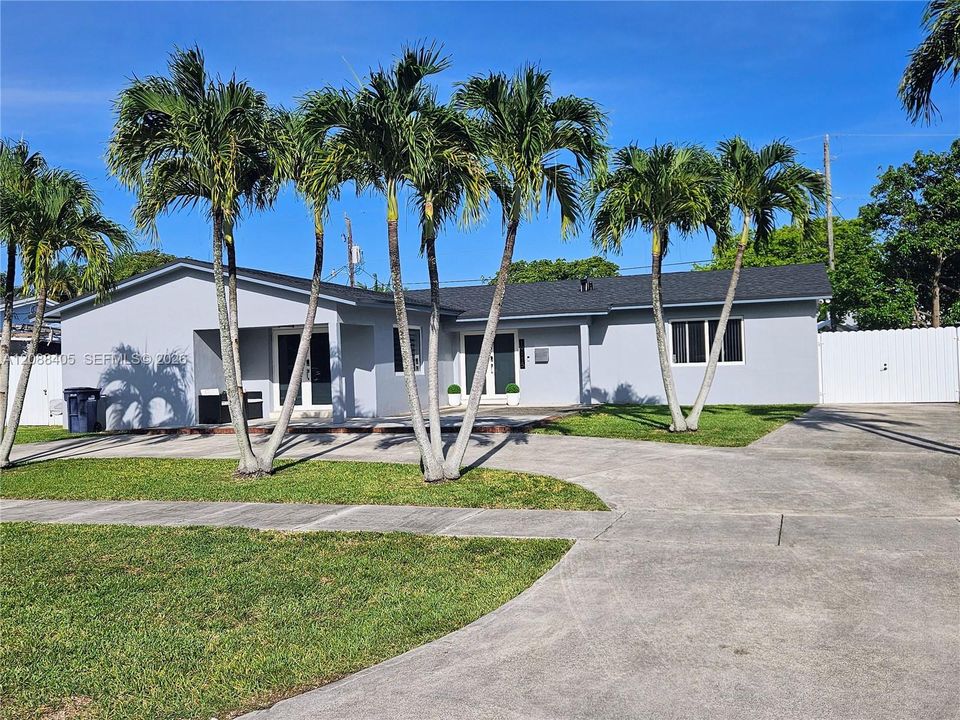For Sale: $785,000 (4 beds, 2 baths, 1992 Square Feet)