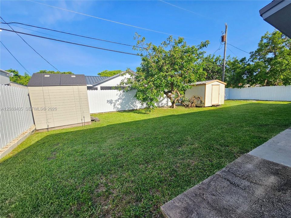 For Sale: $785,000 (4 beds, 2 baths, 1992 Square Feet)