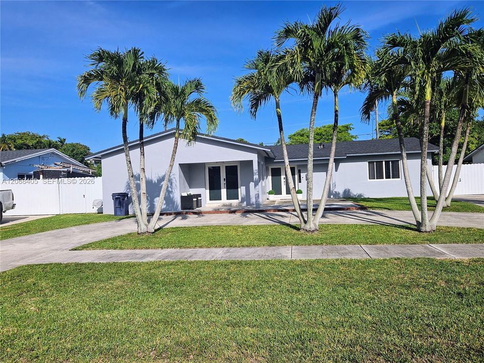 For Sale: $785,000 (4 beds, 2 baths, 1992 Square Feet)