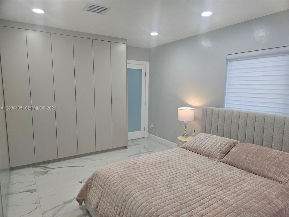 For Sale: $785,000 (4 beds, 2 baths, 1992 Square Feet)
