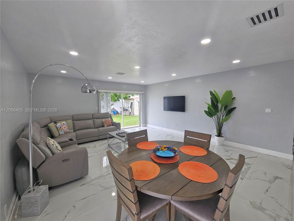For Sale: $785,000 (4 beds, 2 baths, 1992 Square Feet)