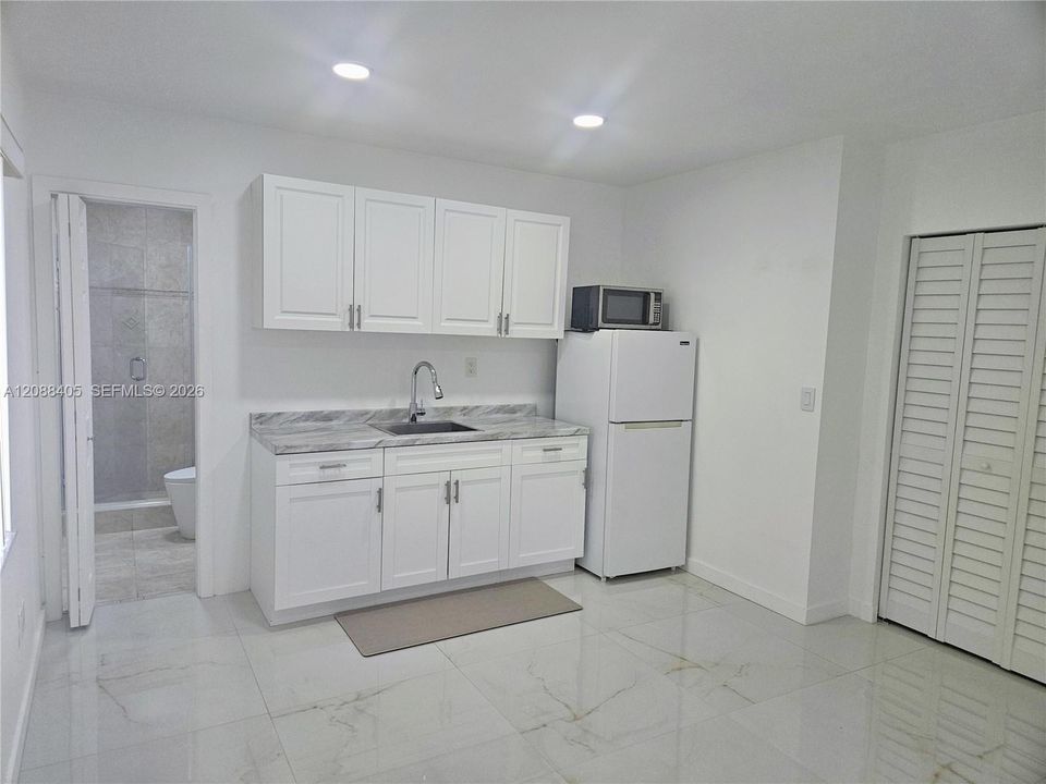For Sale: $785,000 (4 beds, 2 baths, 1992 Square Feet)