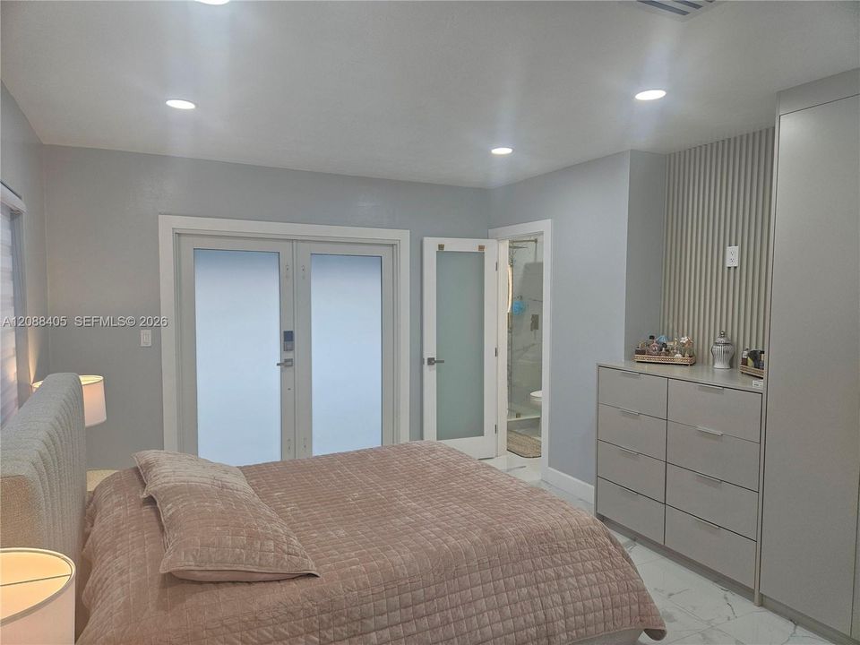 For Sale: $785,000 (4 beds, 2 baths, 1992 Square Feet)