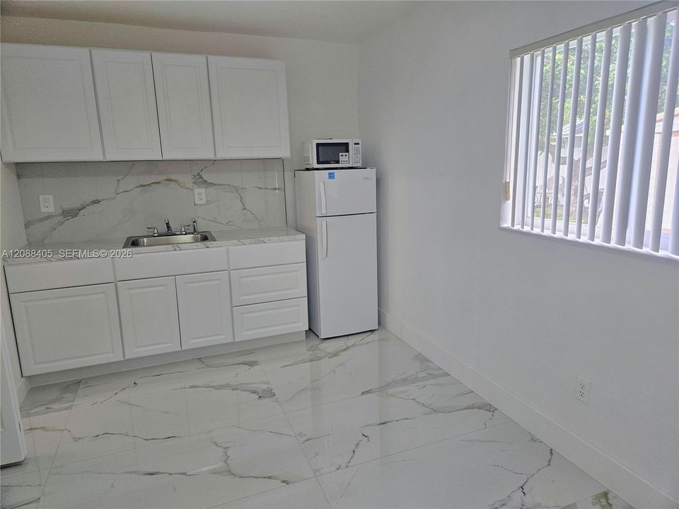 For Sale: $785,000 (4 beds, 2 baths, 1992 Square Feet)