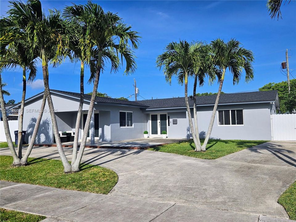 For Sale: $785,000 (4 beds, 2 baths, 1992 Square Feet)